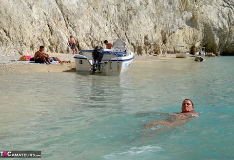 Nudechrissy: Curvy Blonde MILF Swims Nude at the Beach in Glasses – photo 3 of 19