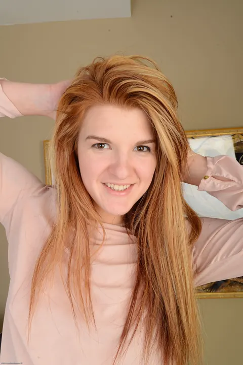 Miranda Mills: Tall Slim Redhead Pulls Down Her Shorts and Spreads – photo 1 of 21