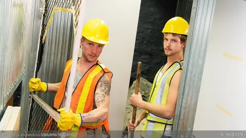 Two Men Kiss and Fuck on a Construction Site – photo 8 of 20