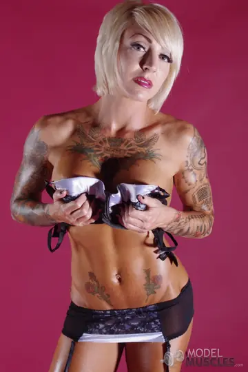Duchess Dani – Tall Blonde MILF Flashes Her Tattooed Body in the Gym