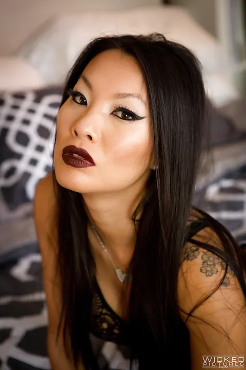 Asa Akira: Busty Asian MILF Models in Lingerie Before Masturbating – photo 3 of 16