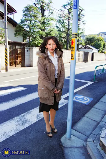 Mako Shinozuka – Mature Japanese Brunette Strips in Public Before Bathroom Sex