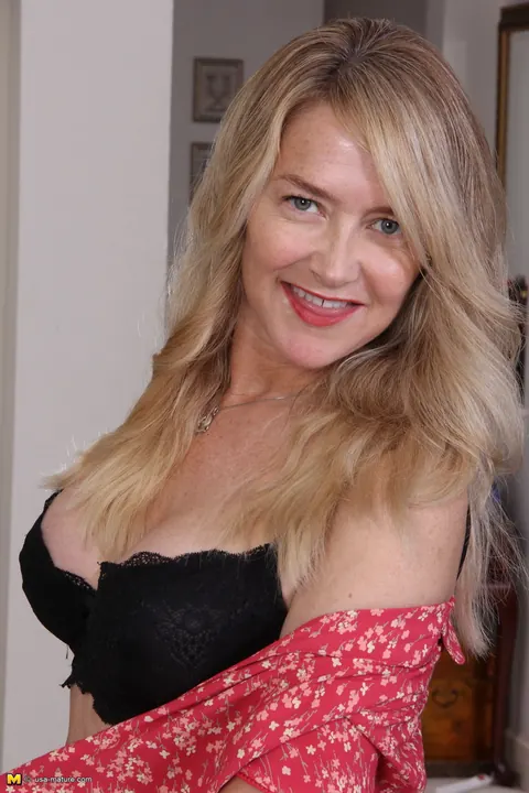 Eva Griffin: Mature Blonde MILF Flashes Her Big Tits in a Dress Then Strips and Spreads – photo 8 of 16