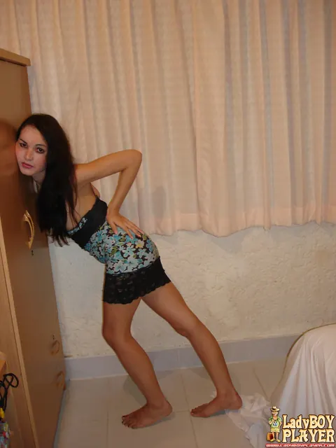 Slim Thai Trans Woman Poses Nude on the Bed – photo 4 of 20