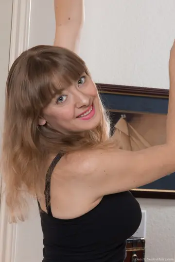 Clara D – PAWG Blonde Frees Her Big Tits and Spreads Her Hairy Pussy