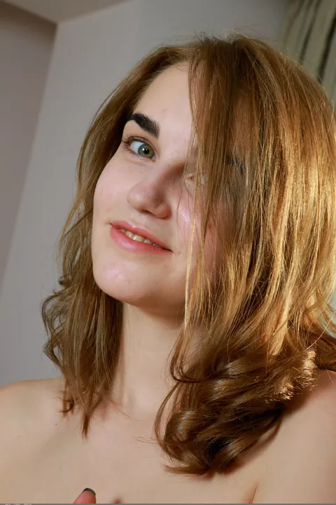 Olga ZZ: Tall Brunette Spreads Her Shaved Pussy While Nude – photo 17 of 21