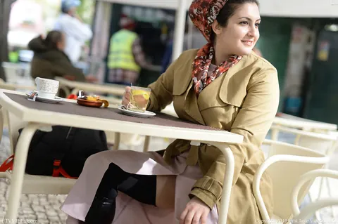 Lili Miss Arab: Brunette MILF Reveals Her Pussy in Public – photo 4 of 20