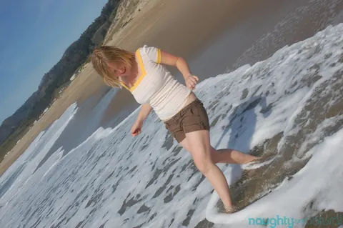 Eve Kisa: Short-Haired Blonde Amateur Shows Her Big Tits and Hairy Pussy on the Beach – photo 6 of 20