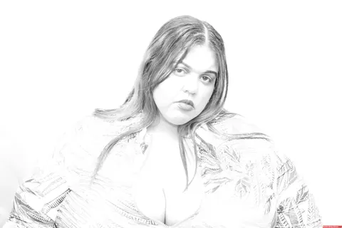 Busty BBW Poses Nude and Shows Off Her Ass Crack – photo 11 of 12
