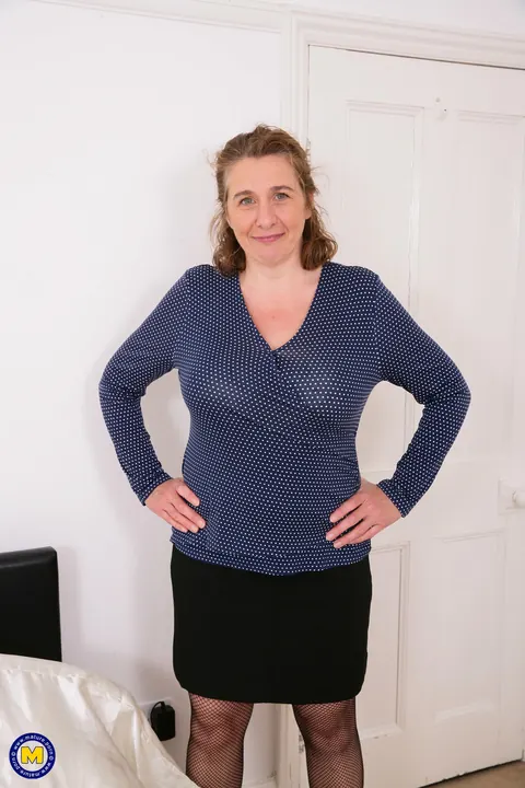Mature British BBW Masturbates in Fishnets and Heels – photo 1 of 20