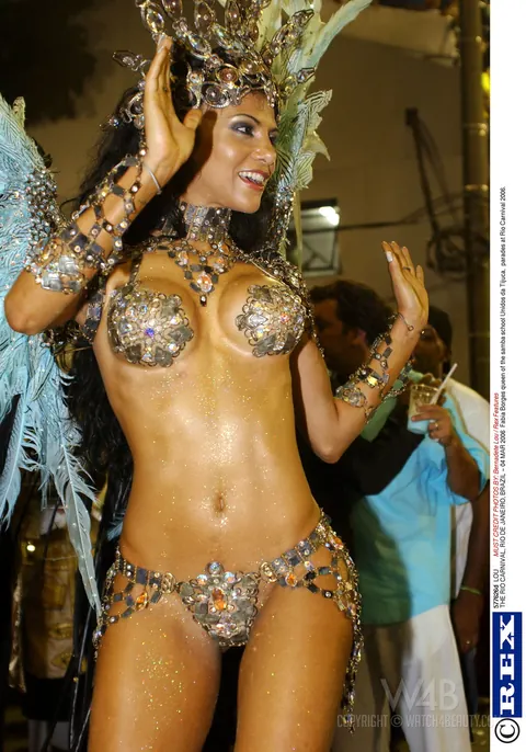 Brazilian Latina Poses in High Heels at Carnival – photo 4 of 10