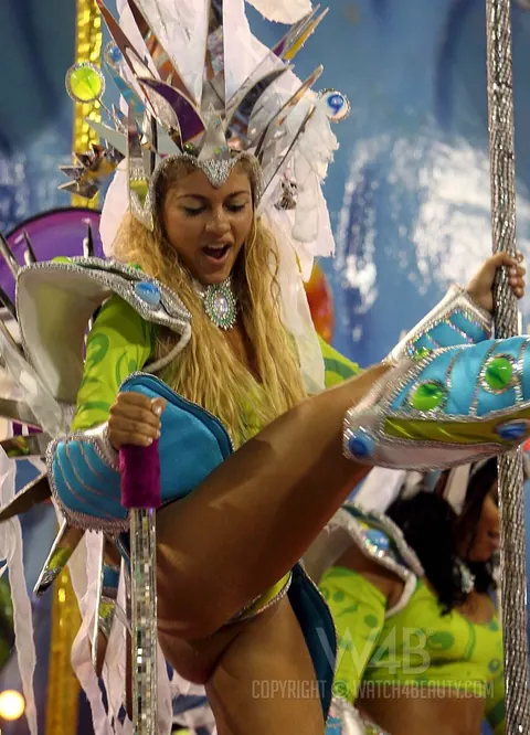 Brazilian Latina Poses in High Heels at Carnival – photo 5 of 10