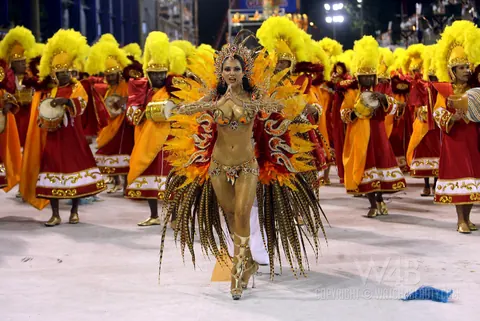 Brazilian Latina Poses in High Heels at Carnival – photo 6 of 10