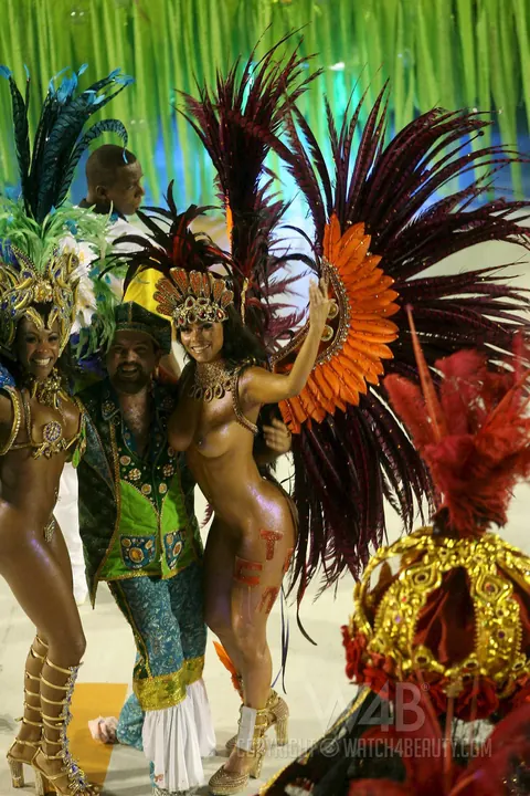 Brazilian Latina Poses in High Heels at Carnival – photo 10 of 10