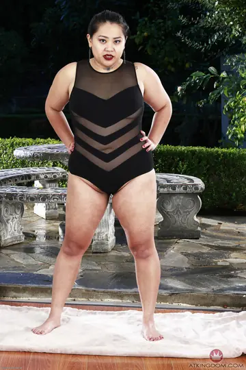 Chubby Asian Woman Bares Her Hairy Pussy in Public