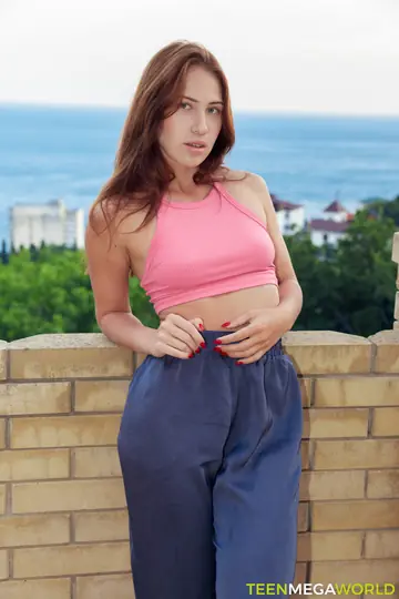 Nika Nut – European Brunette Lures Her Man for Anal Sex Outdoors