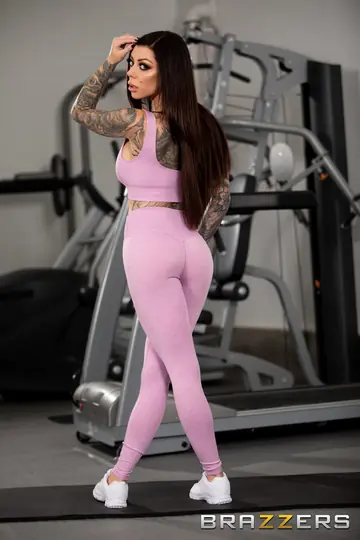 Karma Rx – Busty Blonde Strips Out of Her Yoga Pants at the Gym