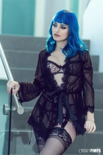 Jewelz Blu – Thick German Brunette Toys Her Shaved Pussy in Lingerie