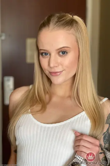 Paris White – Thick Blonde Pulls Her Panties Aside and Spreads Her Legs