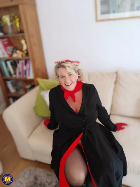 Camilla Creampie: Mature Blonde in Lingerie Teases Her Big Natural Tits – photo 4 of 21