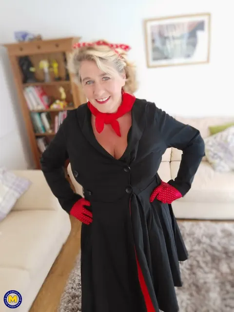 Camilla Creampie: Mature Blonde in Lingerie Teases Her Big Natural Tits – photo 3 of 21