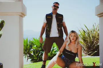 Harmony Rivers – Blonde PAWG Teases Outdoors Before Indoor Fucking and Spreading