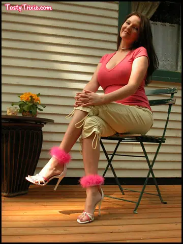 Tasty Trixie – Thick Mature Brunette Shows Whale Tail and Spreads on the Balcony