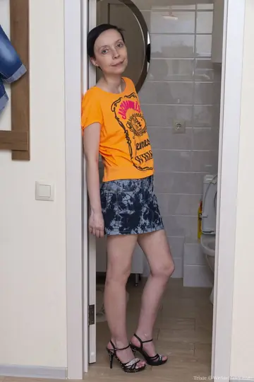 Petite Mature Woman Rinses Her Hairy Bush in the Bathtub