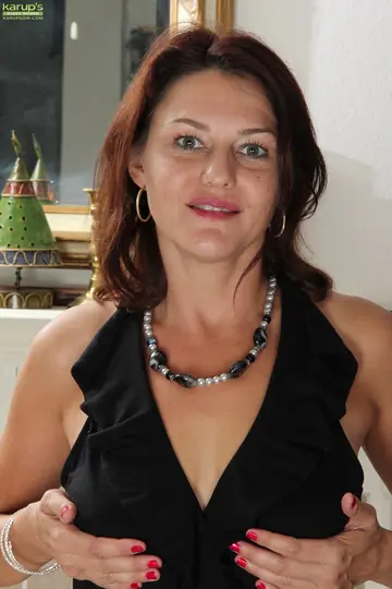 Ava Austin – Brunette MILF in Stockings Spreads Her Hairy Bush and Big Tits