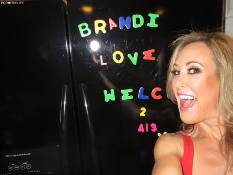 Brandi Love: Blonde MILF Poses for a Mirror Selfie with Two Men – photo 4 of 11