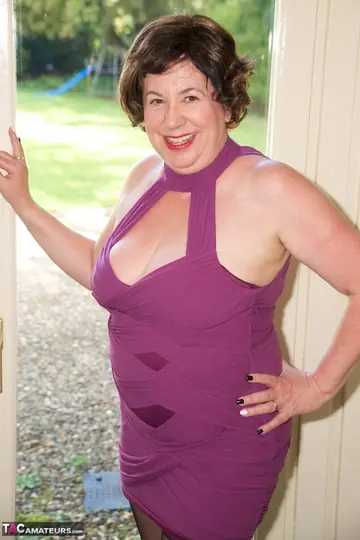 Mature Curvy Doctor in Stockings Spreads Her Legs
