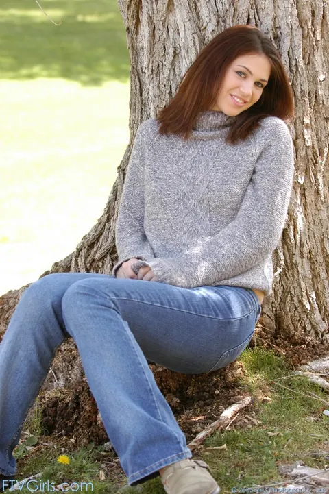 Faith Leon: Tall Redhead Takes Anal Outdoors in Jeans – photo 1 of 20
