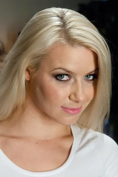 Anikka Albrite: Thick Blonde in Panties Pulls Them Aside and Shows Her Ass – photo 3 of 20