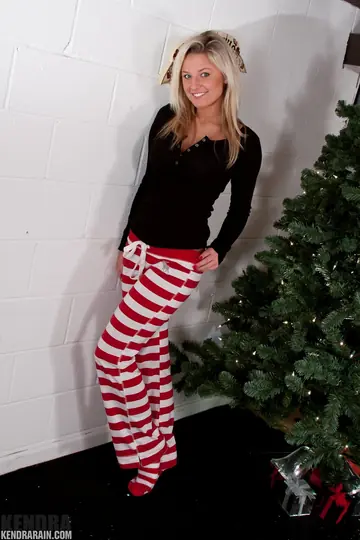 Kendra Rain – Thick Blonde MILF Reveals Lingerie, Panties and Socks for Christmas