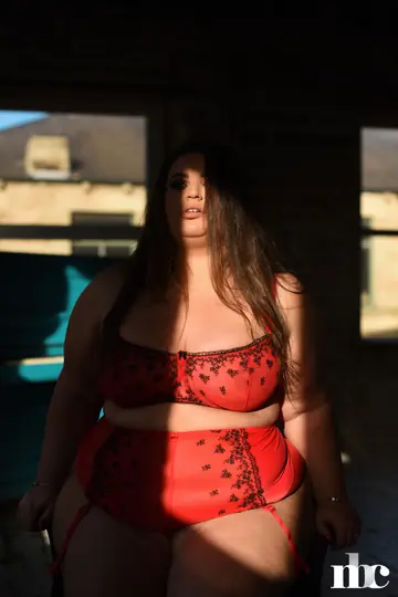 Yazmin Fox – Brunette BBW Strips Off Her Panties to Flaunt Her Big Tits
