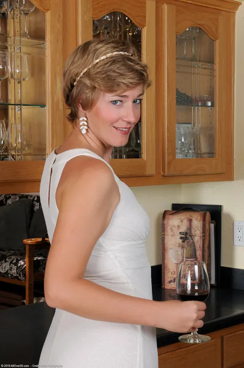 Liz Sophia: Slim Blonde MILF Strips Off Her White Dress – photo 3 of 21