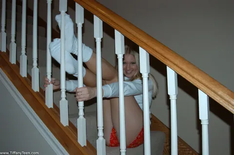 Blonde PAWG Pulls Shorts Aside and Spreads Her Cheeks – photo 9 of 12