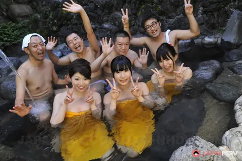 Shiori Ayase: Asian MILFs Kiss and Fuck in Group Session by the Hot Tub – photo 15 of 15
