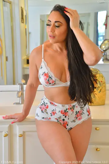 Busty Latina BBW Fingers Her Hairy Pussy in the Bathtub