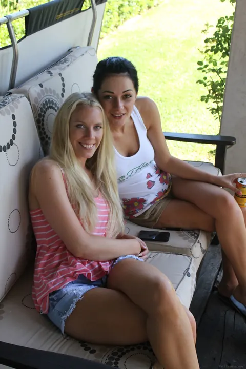Eve Angel: Tall Blonde and Brunette Kiss, Finger, and Lick in a Threesome Outdoors – photo 6 of 21