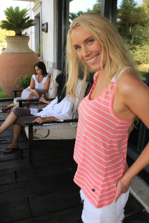 Eve Angel: Tall Blonde and Brunette Kiss, Finger, and Lick in a Threesome Outdoors – photo 21 of 21