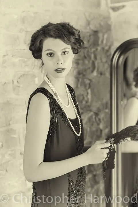 Vintage Woman Strips Nude and Poses for the Camera – photo 1 of 19