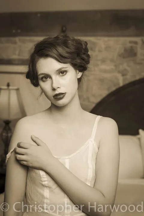Vintage Woman Strips Nude and Poses for the Camera – photo 7 of 19