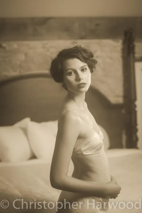 Vintage Woman Strips Nude and Poses for the Camera – photo 5 of 19