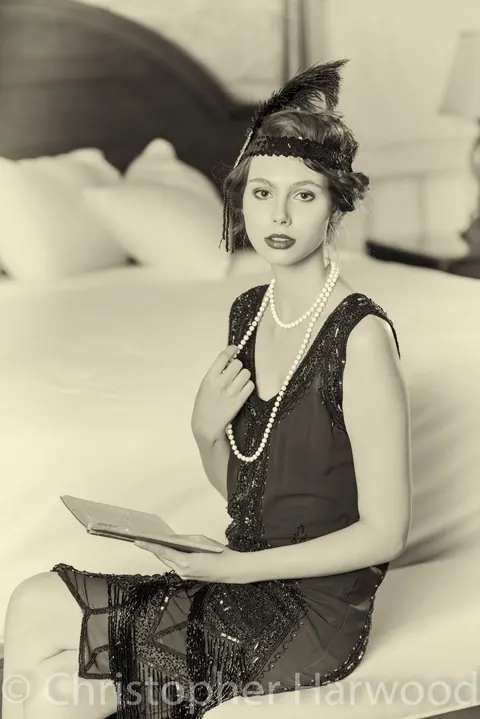 Vintage Woman Strips Nude and Poses for the Camera – photo 4 of 19