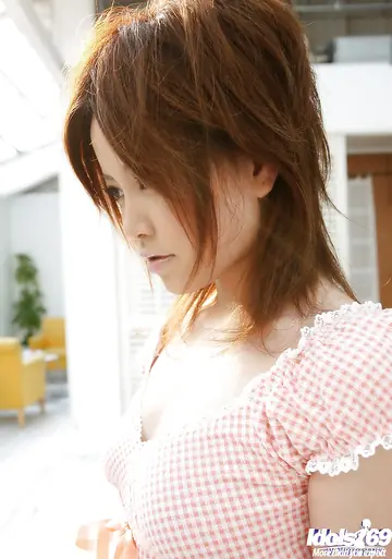 Hitomi Yoshino – Japanese Redhead Strips Out of Her Shorts Outdoors