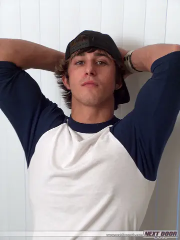 Twink Poses Nude and Shows His Biceps and Cock