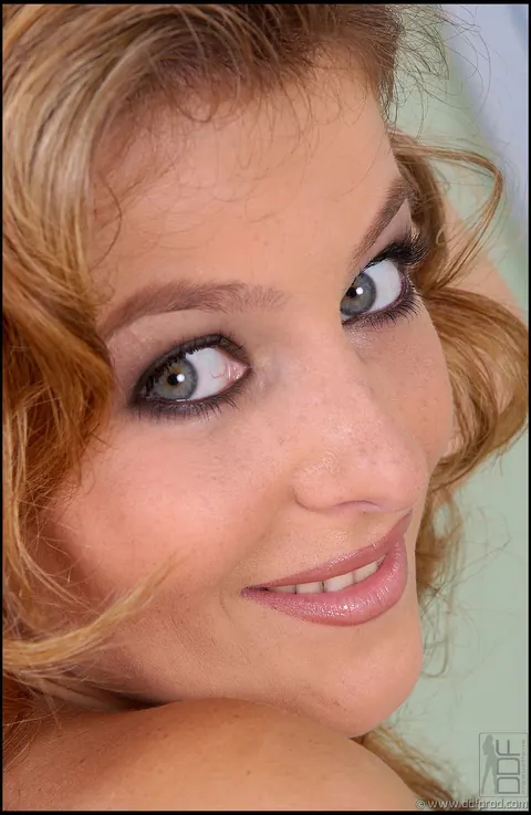 Judy White: Hungarian MILF Reveals Her Big Natural Tits – photo 16 of 20