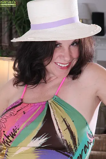 Arden Delaney – Thick MILF with Big Tits Spreads Her Hairy Pussy in a Dress