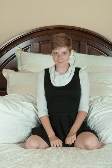 Aurora Odaire – Thick Redhead Strips and Shows Her Hairy Pussy